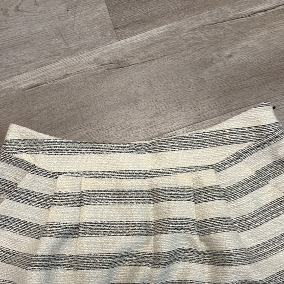 Gianni Bini Gray and Cream Striped Mini Skirt - Picture 4 of 4